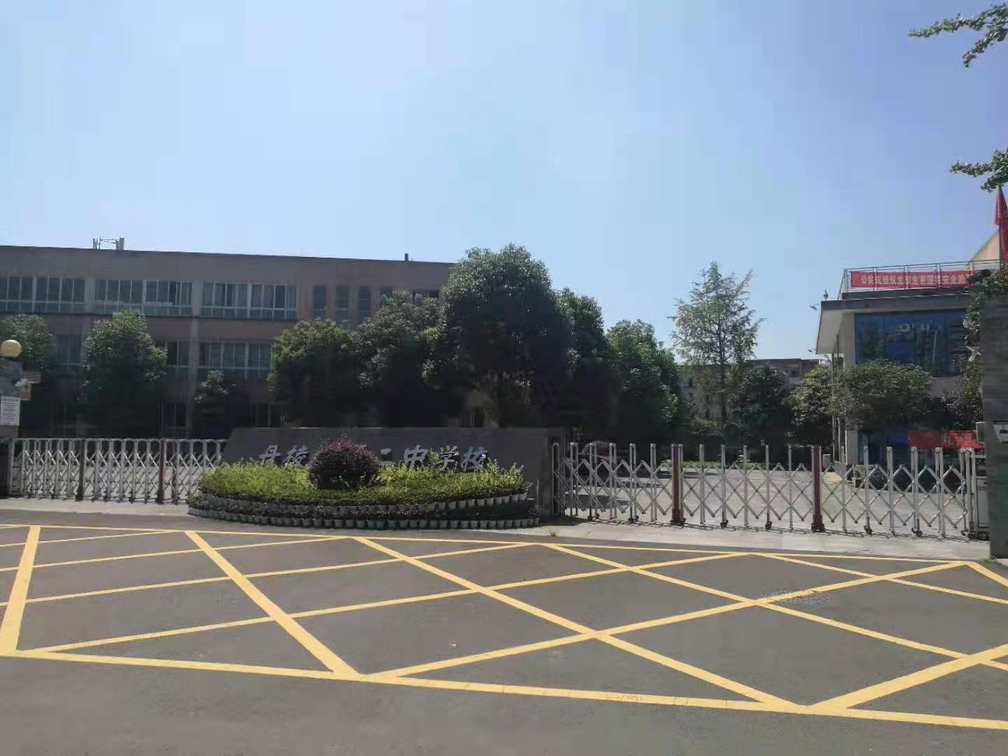 伸縮門、電動(dòng)門